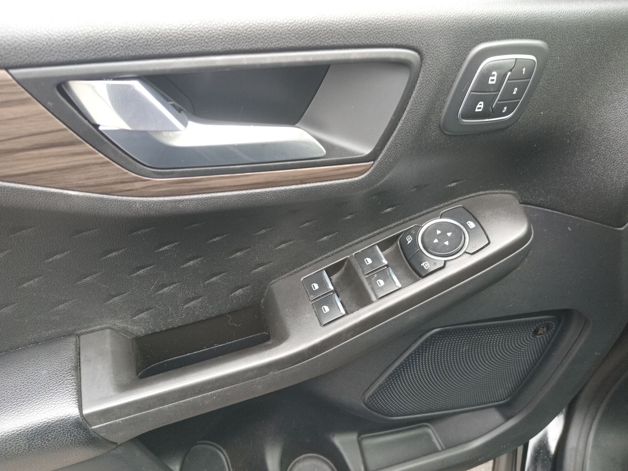 Ford Escape — foto 14 de 28