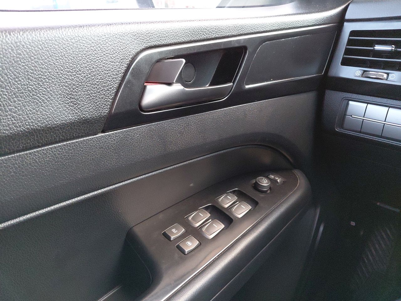 SSANGYONG - 12