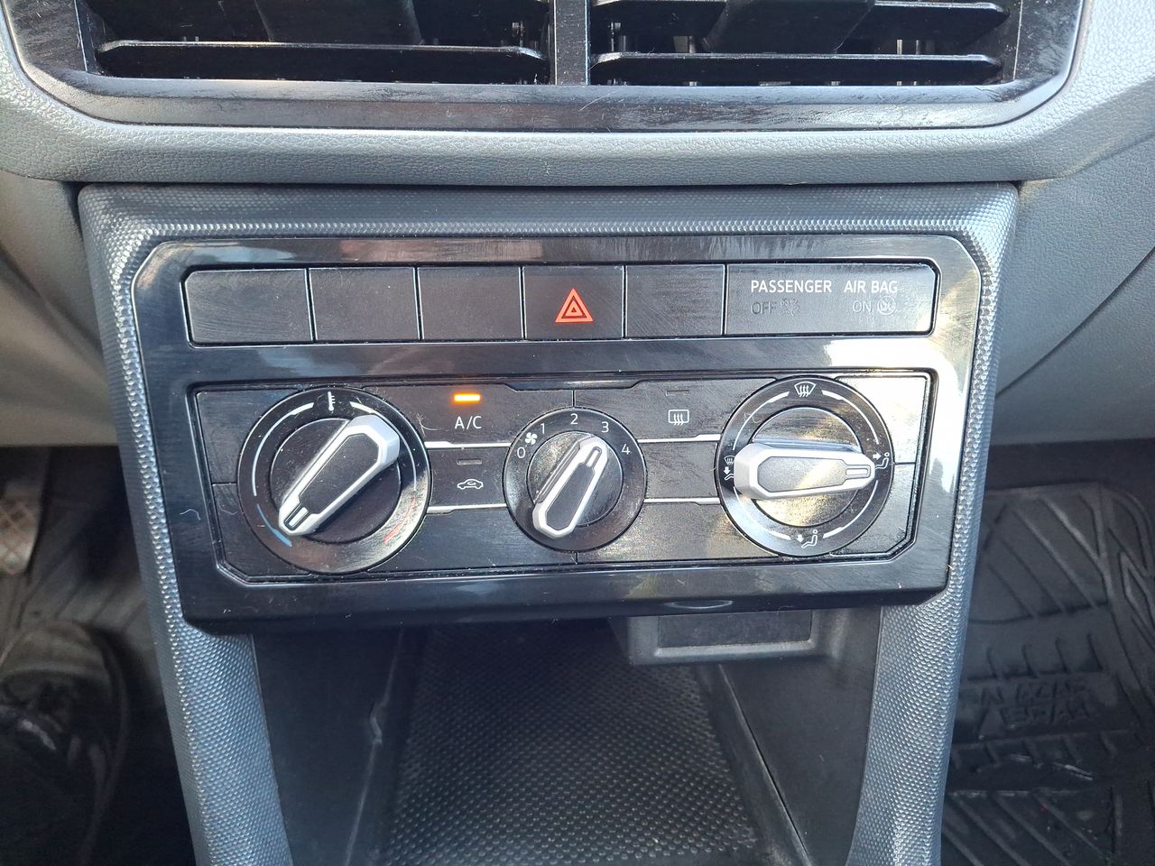 VOLKSWAGEN - 19