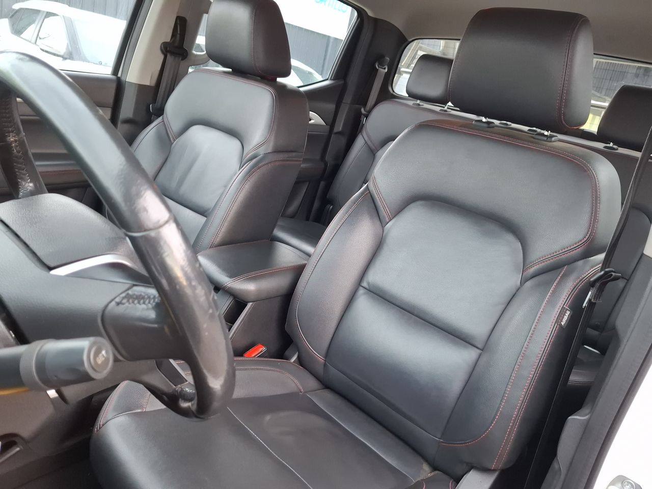 Maxus T60 — foto 16 de 26