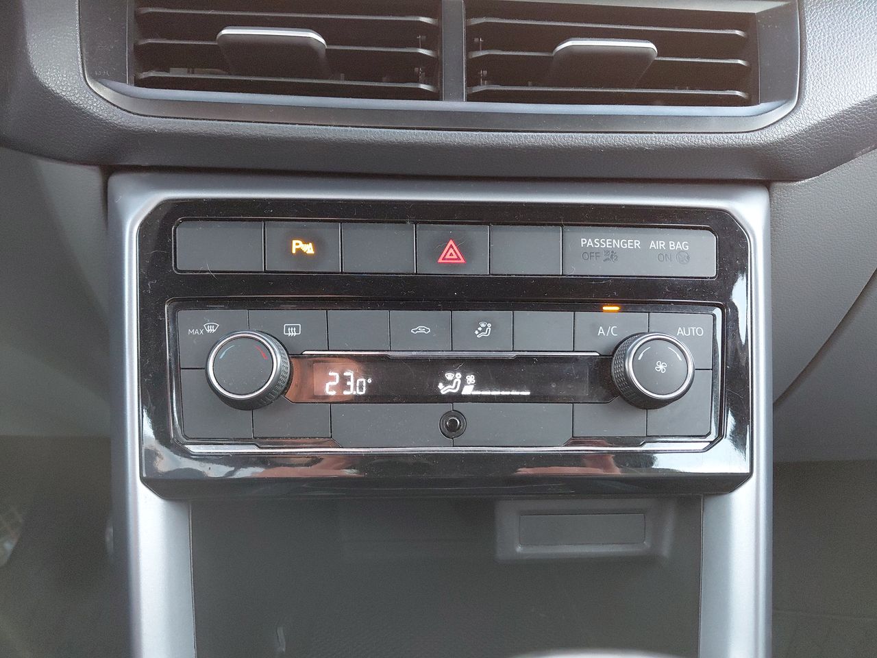 VOLKSWAGEN - 27