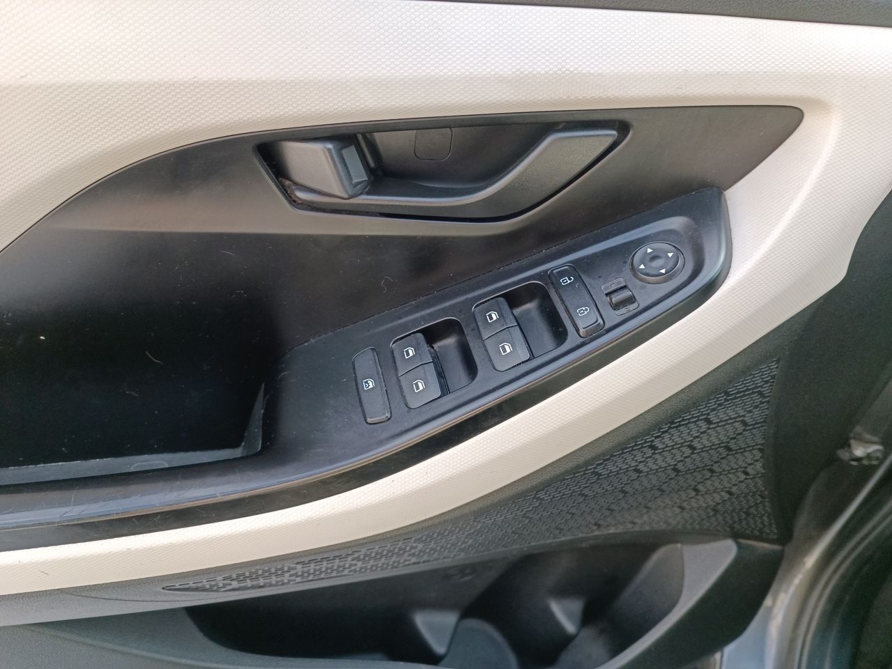 HYUNDAI - 20