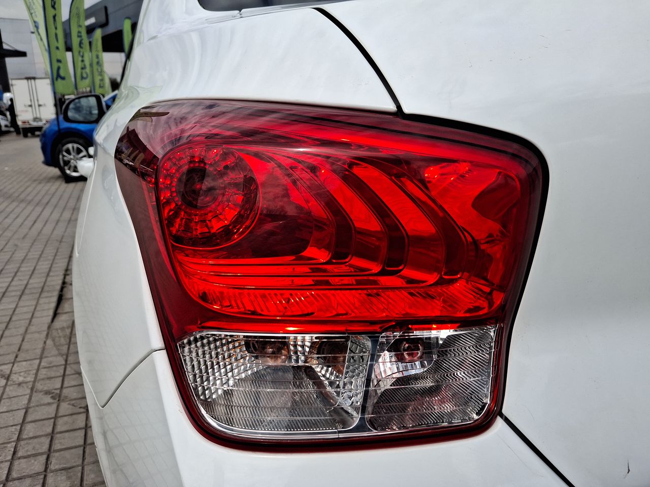 HYUNDAI - 20