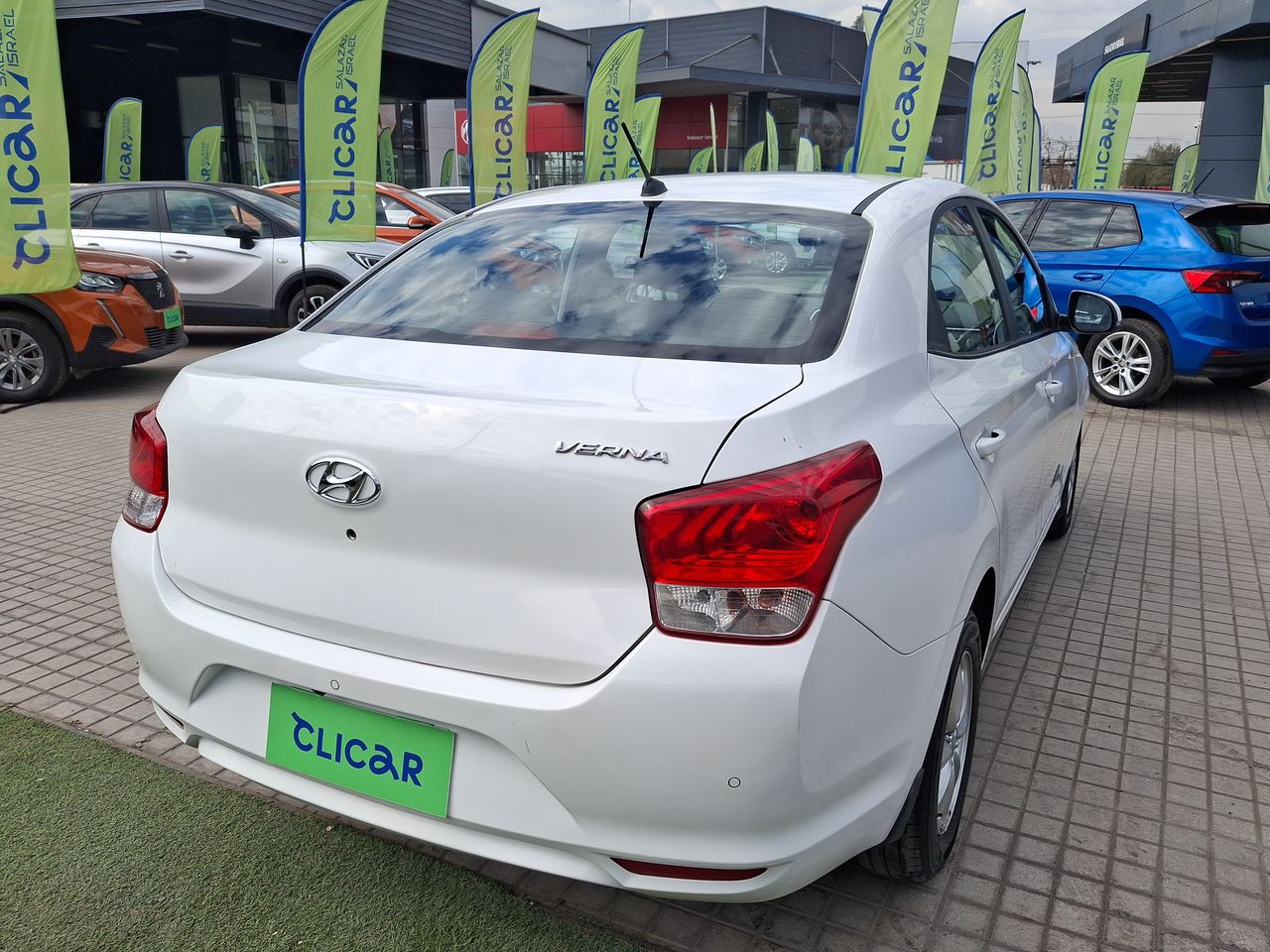 HYUNDAI - 7