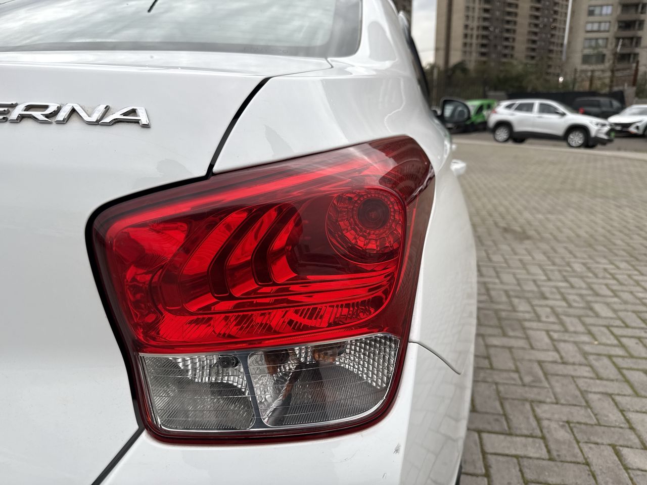 Hyundai Verna — foto 13 de 27