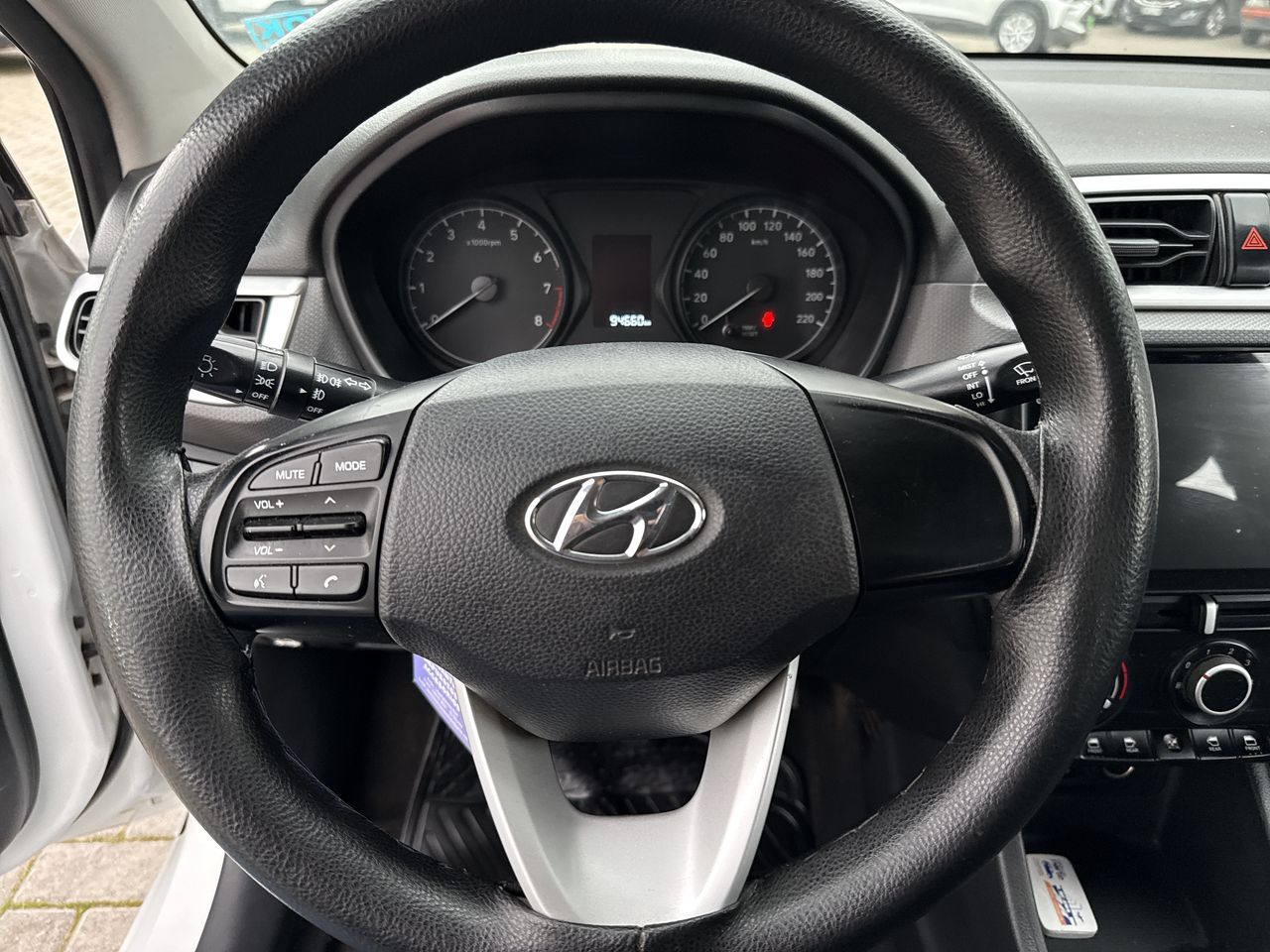 Hyundai Verna — foto 18 de 27