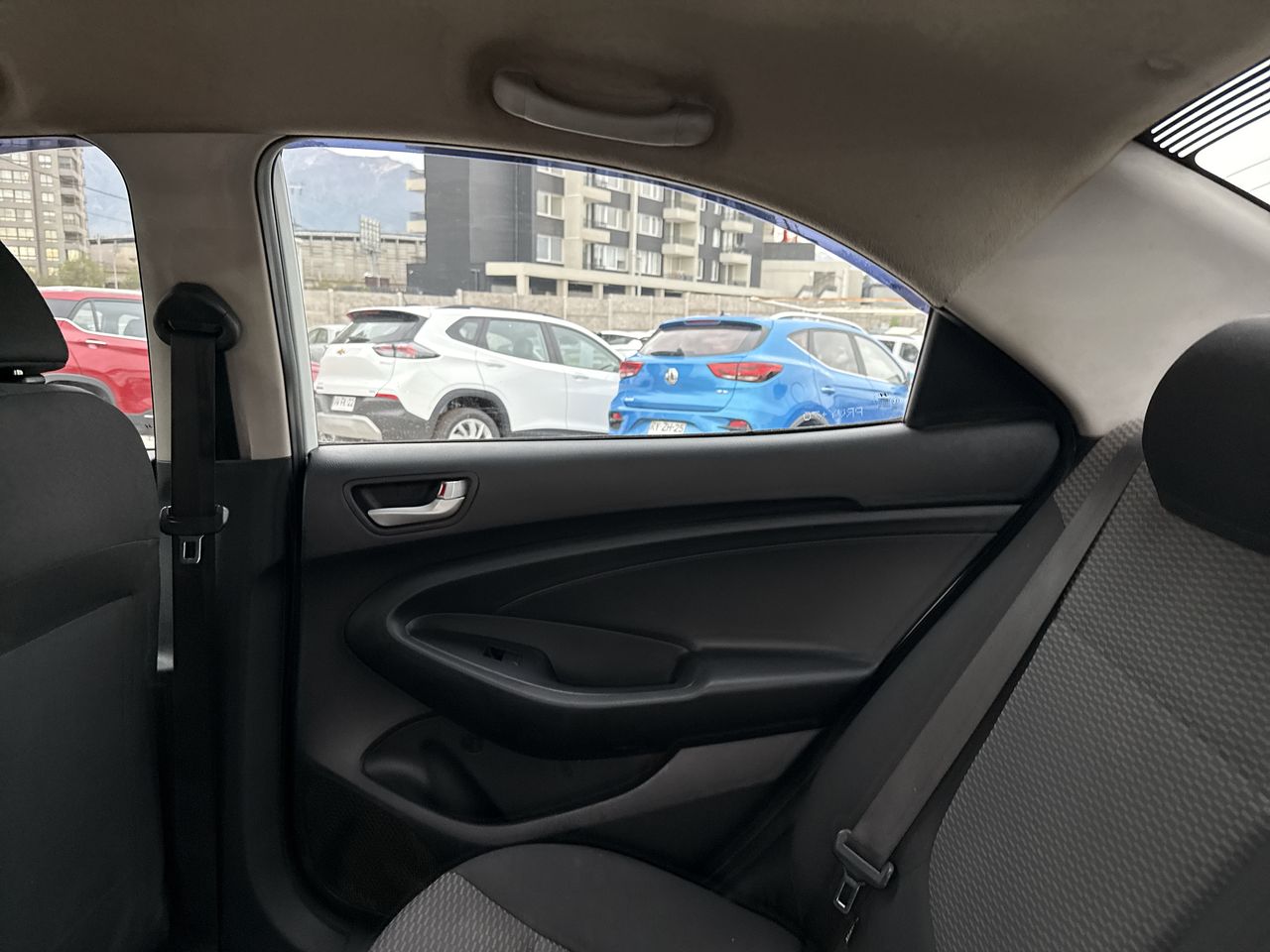 Hyundai Verna — foto 5 de 27