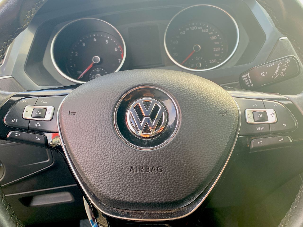 Volkswagen Tiguan — foto 19 de 27