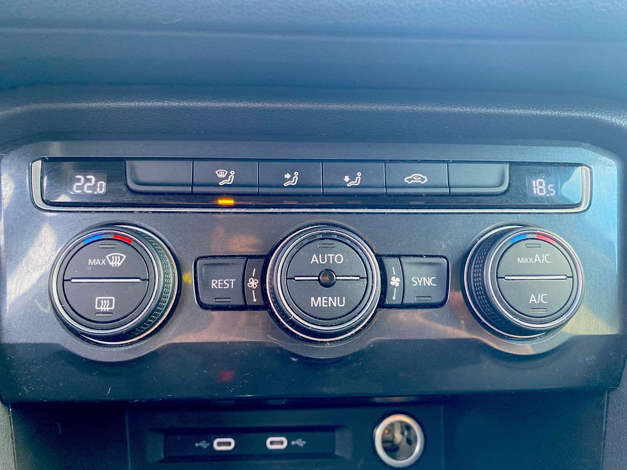 Volkswagen Tiguan — foto 23 de 27