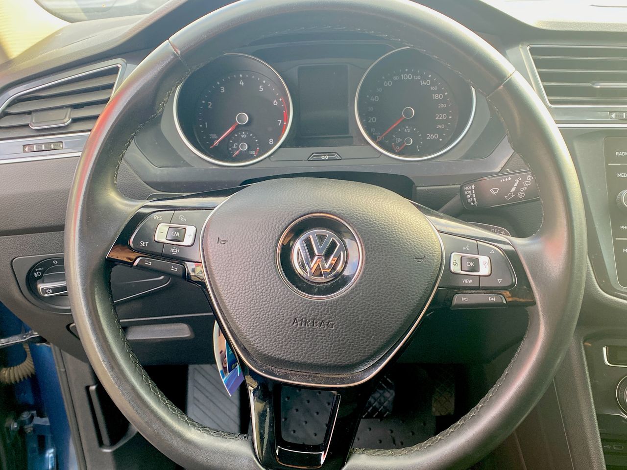 Volkswagen Tiguan — foto 18 de 27