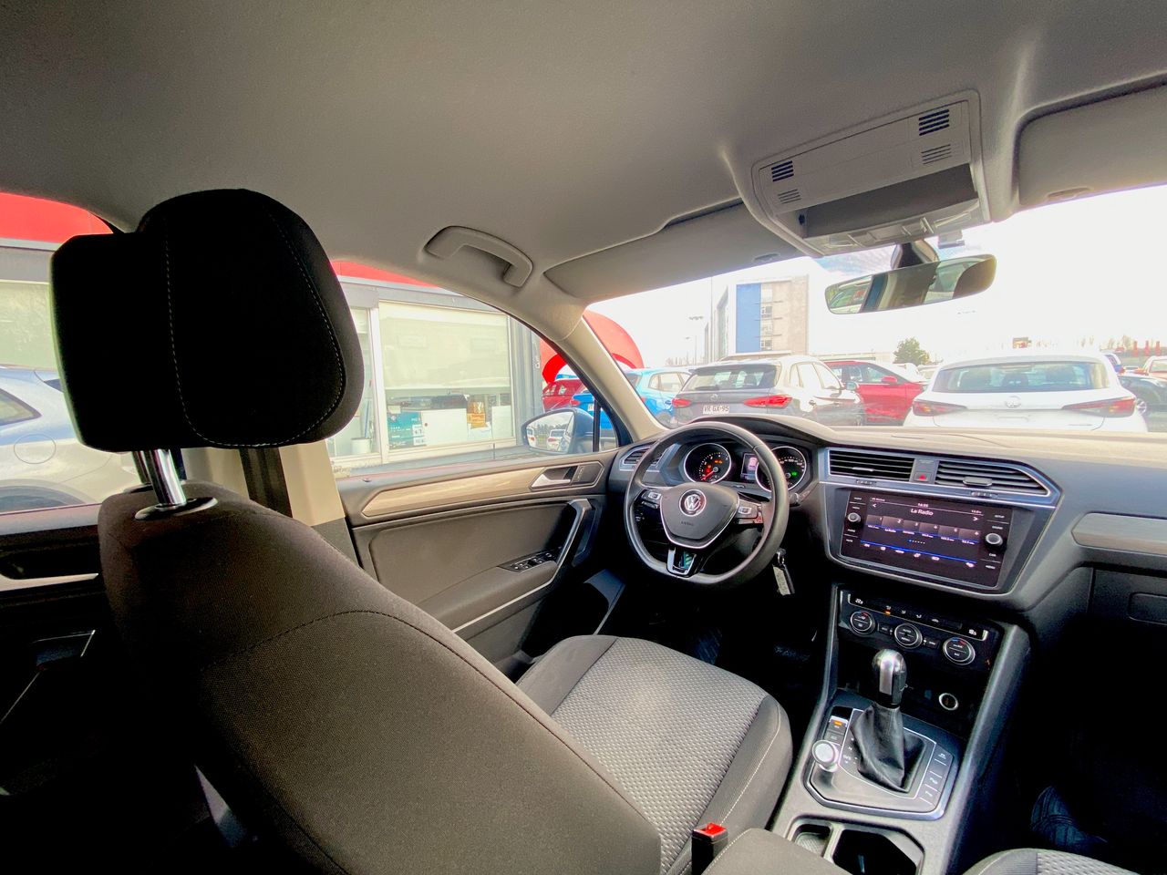 Volkswagen Tiguan — foto 9 de 27