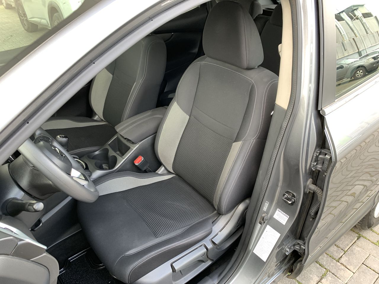 NISSAN - 23