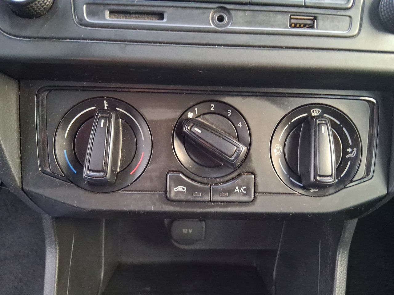 VOLKSWAGEN - 29