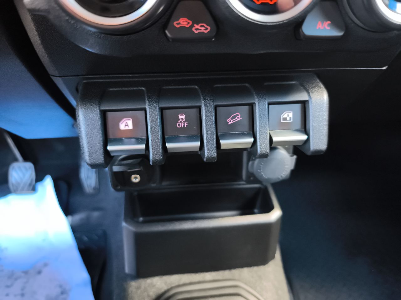 SUZUKI - 23