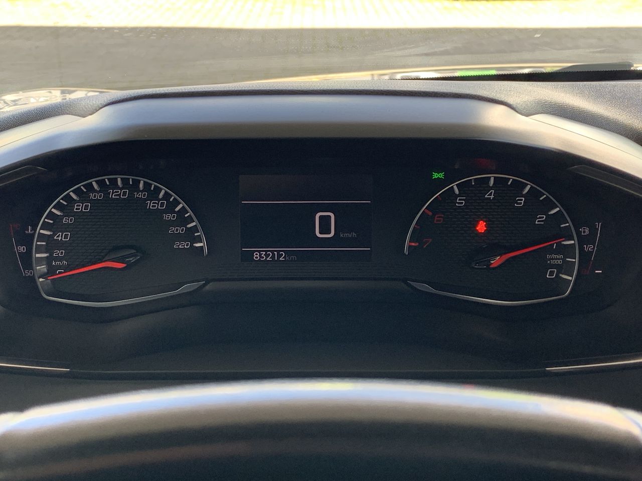 Peugeot 208 — foto 27 de 34
