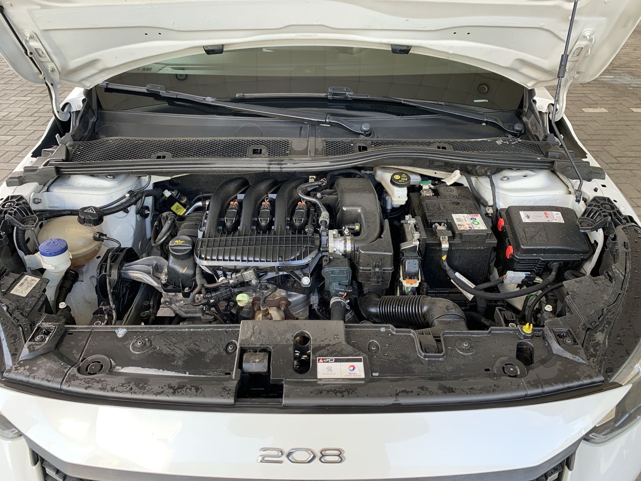 Peugeot 208 — foto 19 de 34
