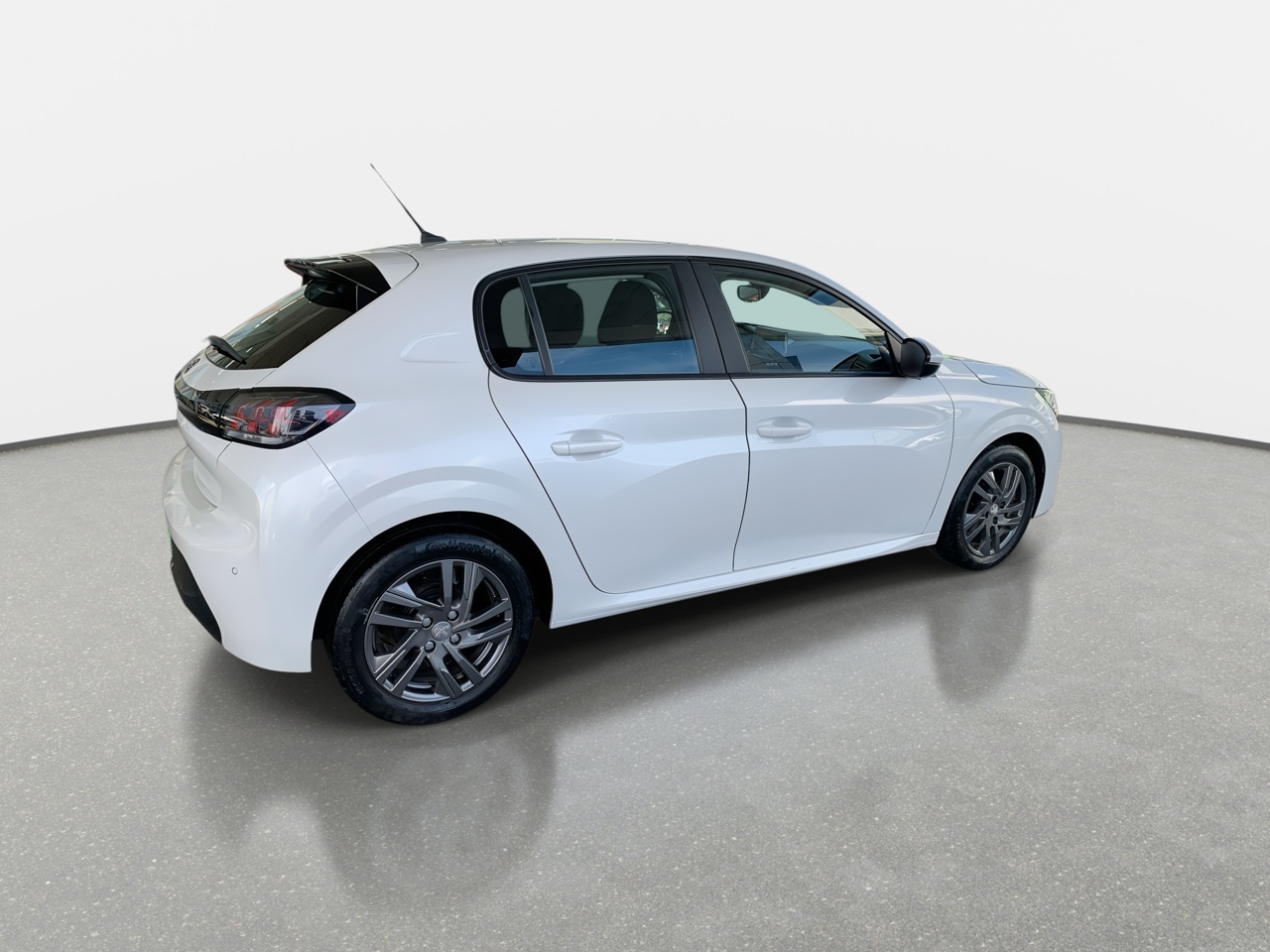 Peugeot 208 — foto 8 de 34