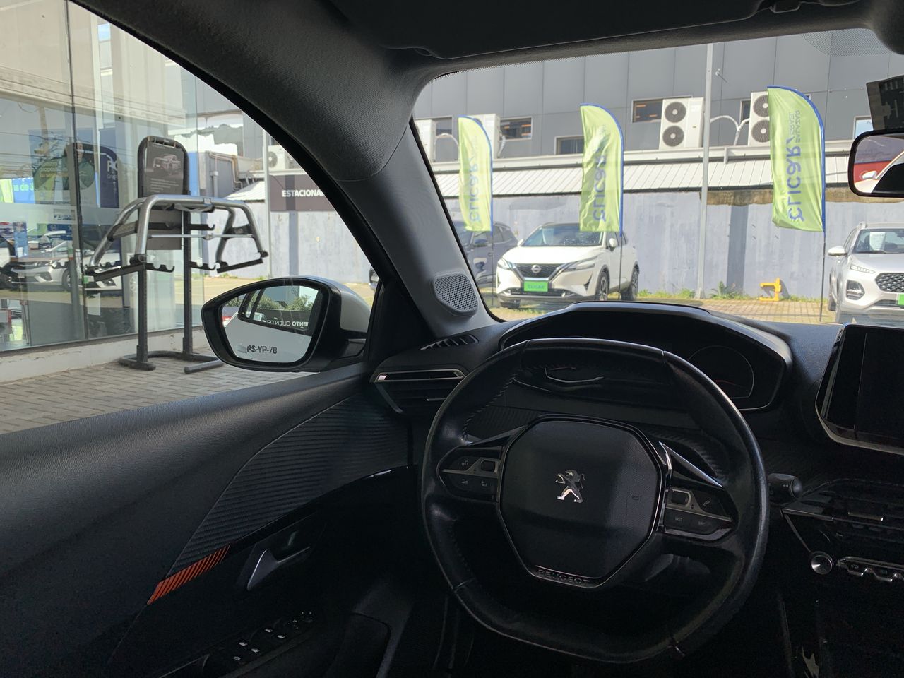 Peugeot 208 — foto 17 de 34