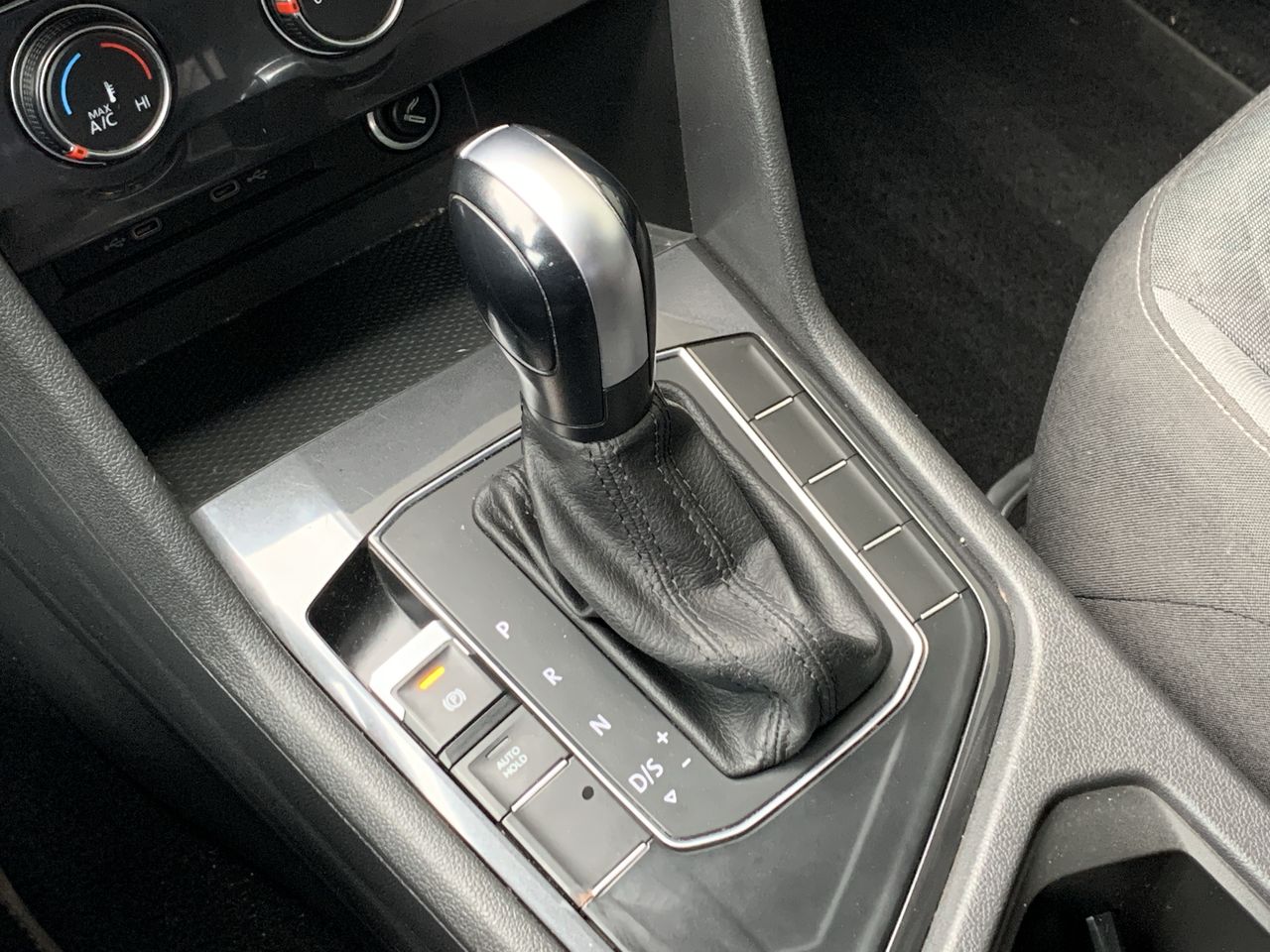 Volkswagen Tiguan — foto 32 de 35