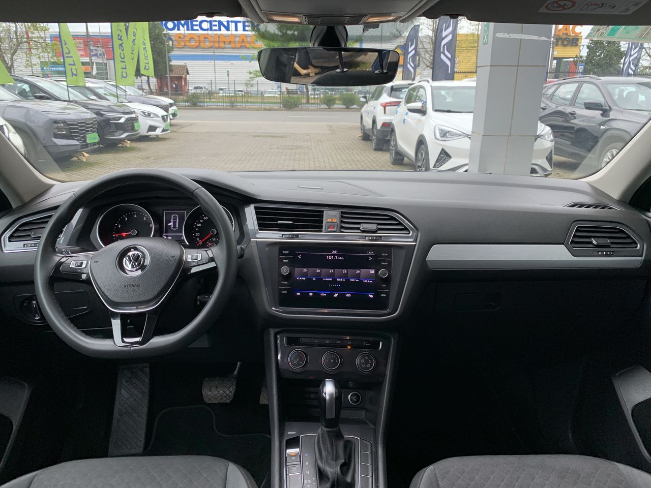Volkswagen Tiguan — foto 33 de 35