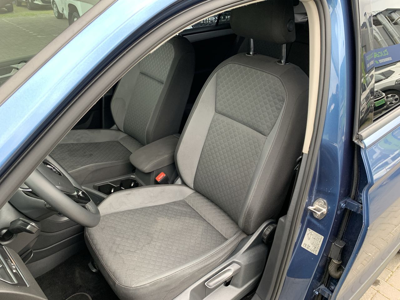 Volkswagen Tiguan — foto 25 de 35