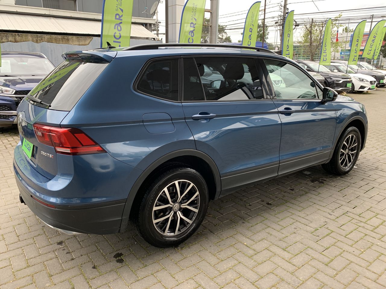 Volkswagen Tiguan — foto 8 de 35