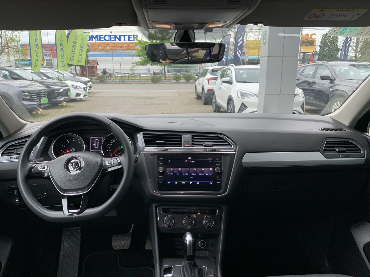 Volkswagen Tiguan — foto 10 de 35
