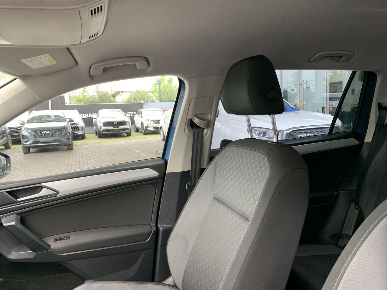 Volkswagen Tiguan — foto 12 de 35