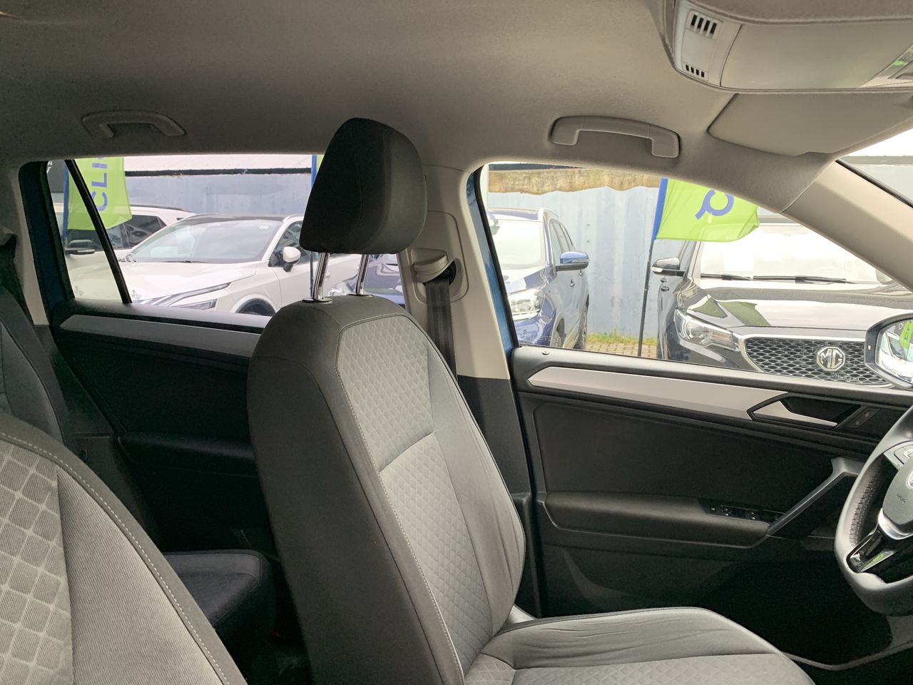 Volkswagen Tiguan — foto 16 de 35
