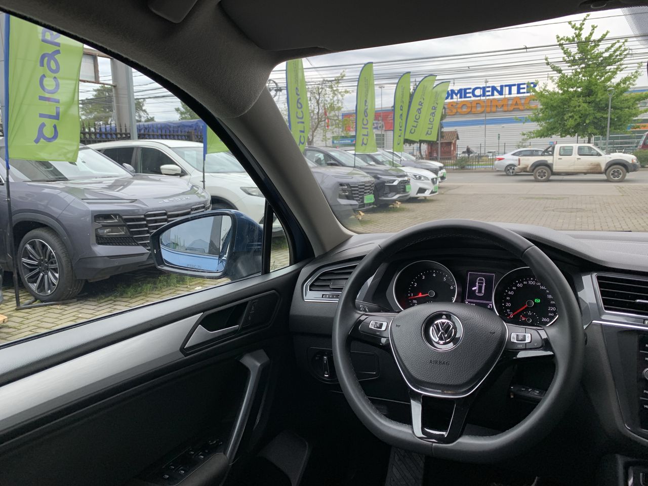 Volkswagen Tiguan — foto 17 de 35