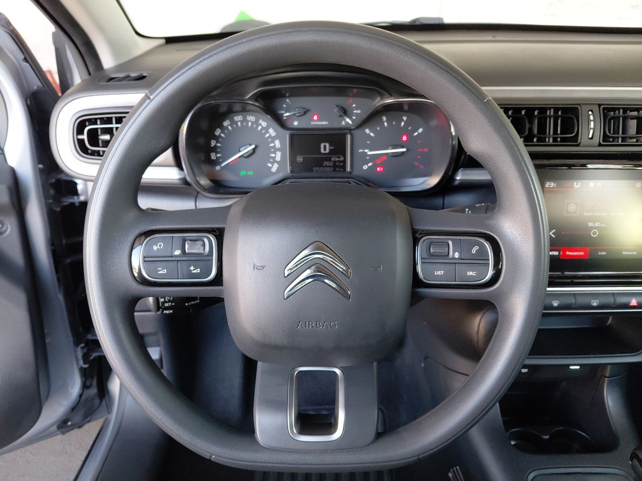 Volkswagen Voyage — foto 17 de 25