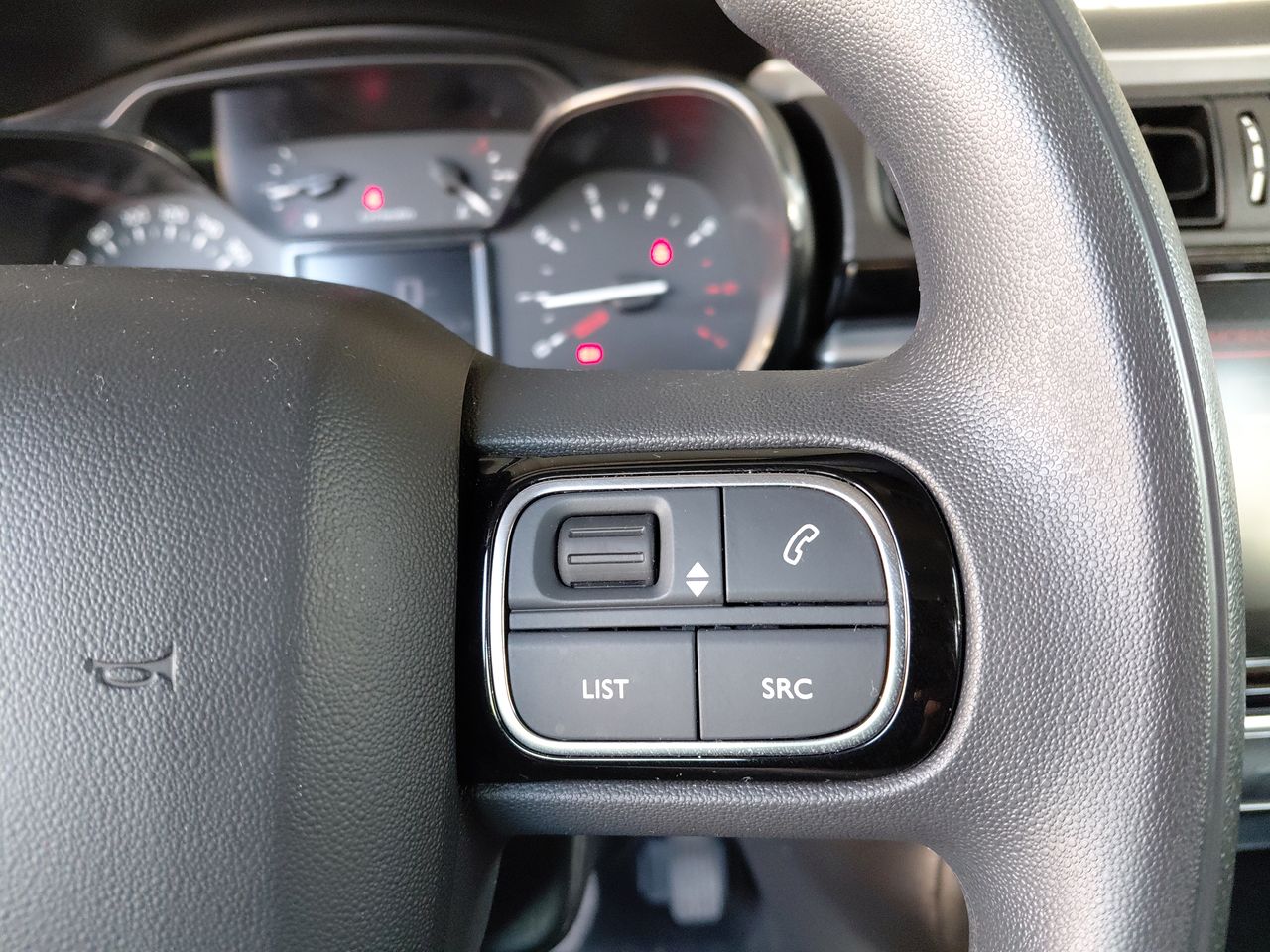 Volkswagen Voyage — foto 18 de 25