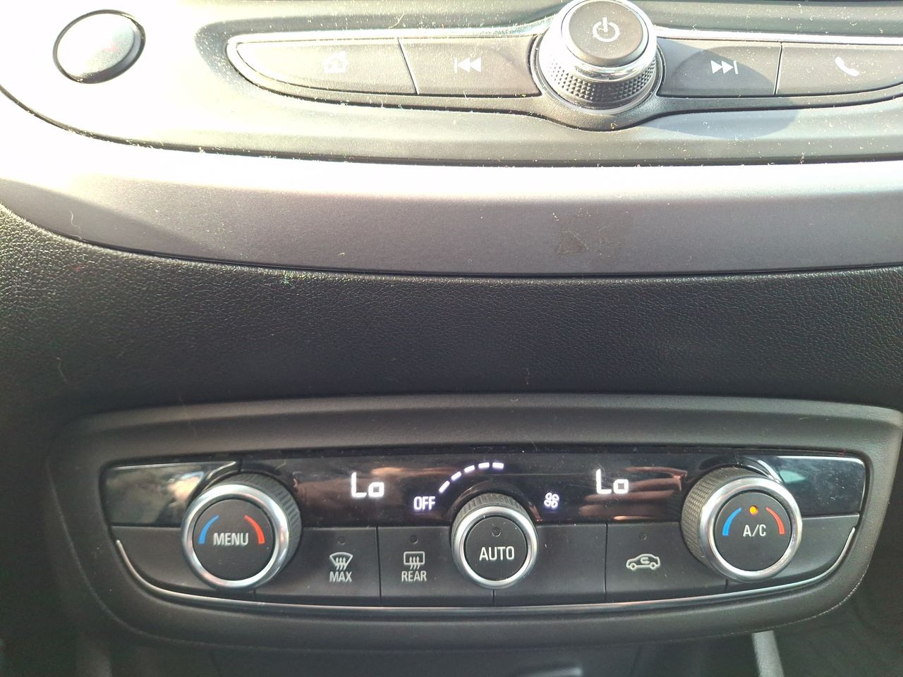 Opel Crossland — foto 29 de 31