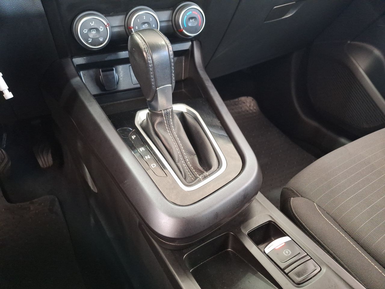 Renault Arkana — foto 23 de 26