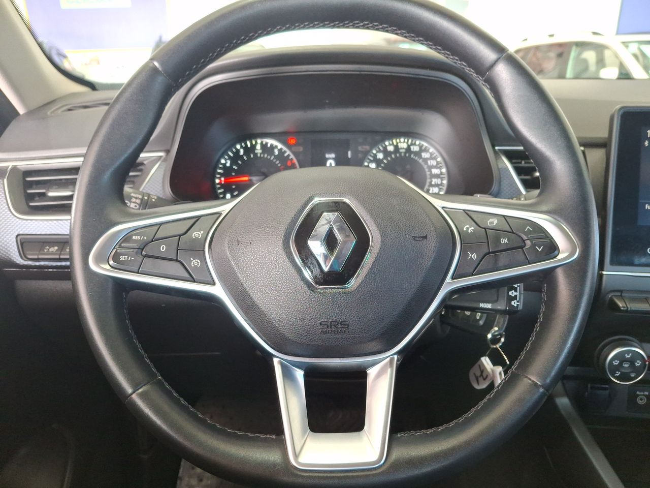 Renault Arkana — foto 17 de 26