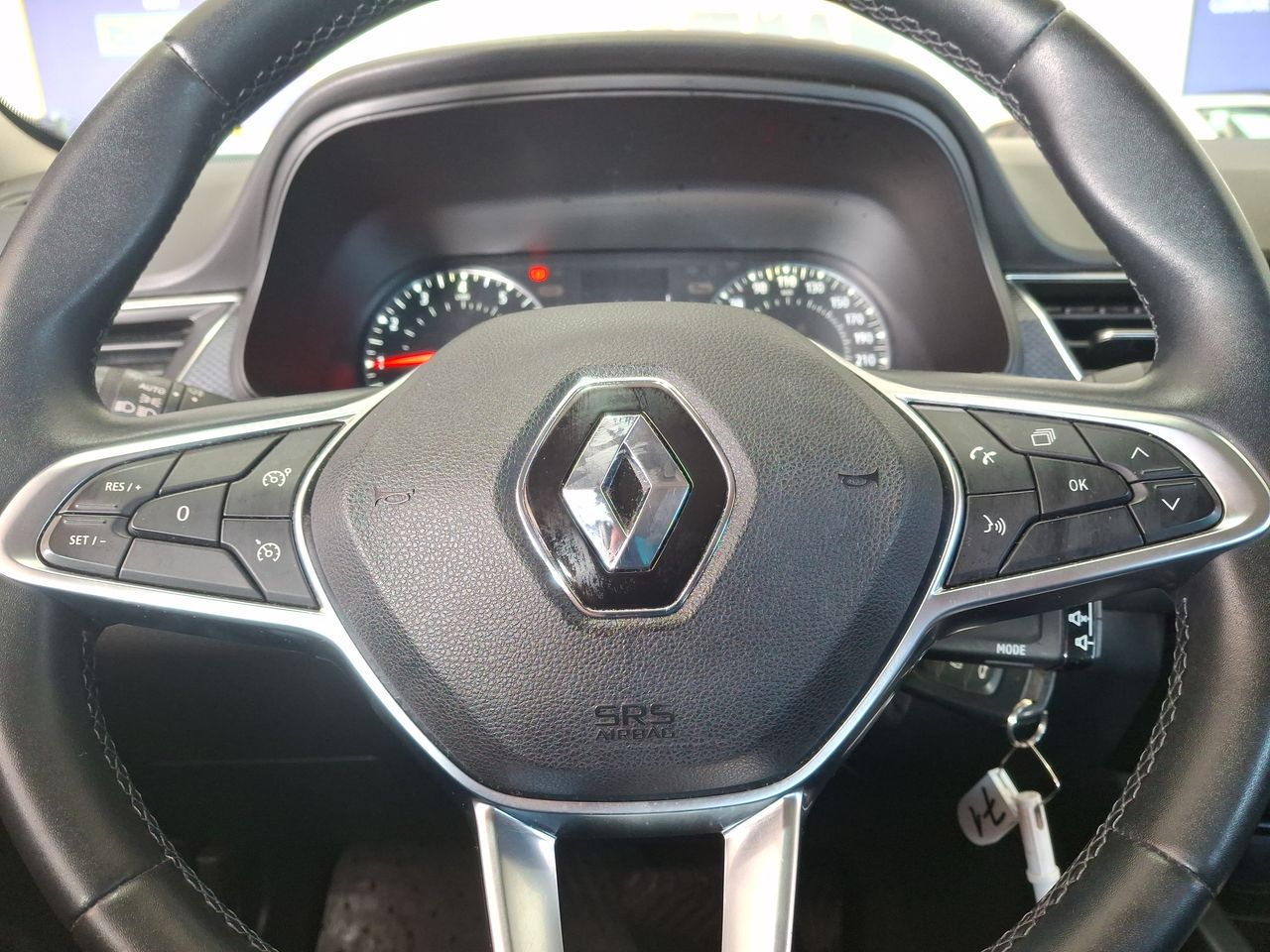 Renault Arkana — foto 18 de 26