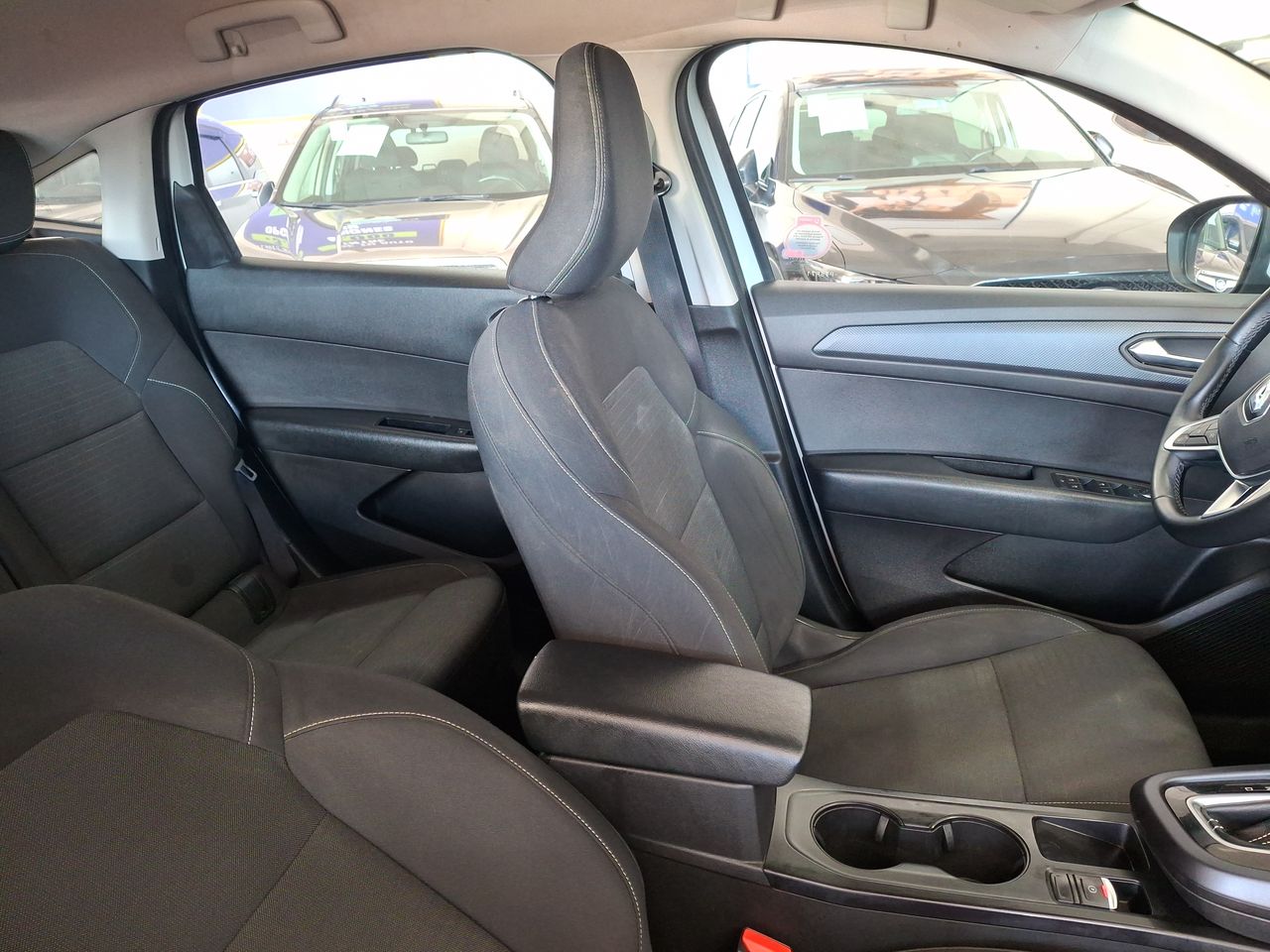 Renault Arkana — foto 8 de 26