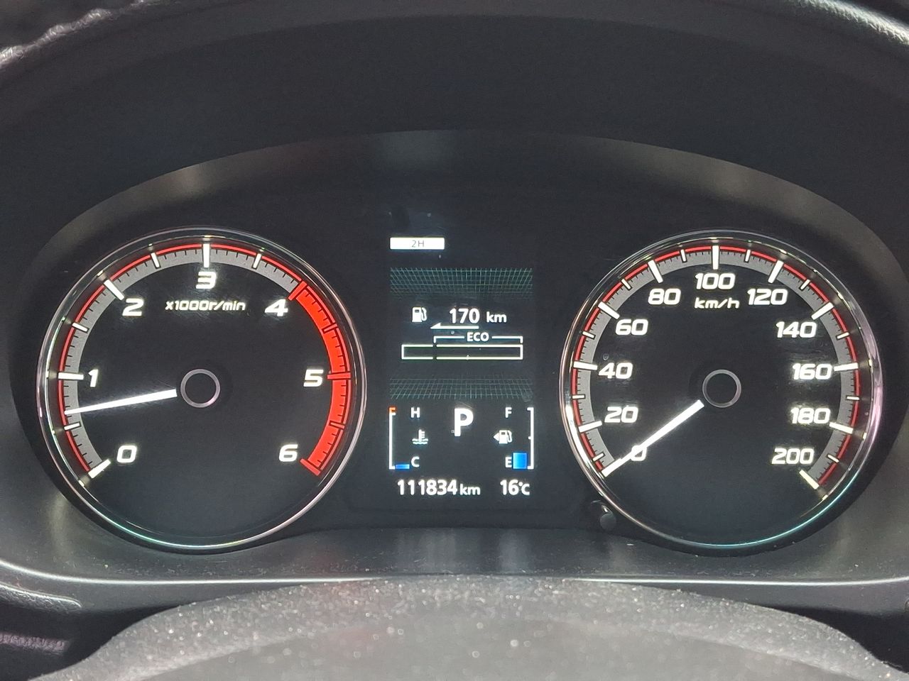 Mitsubishi L200 — foto 19 de 27
