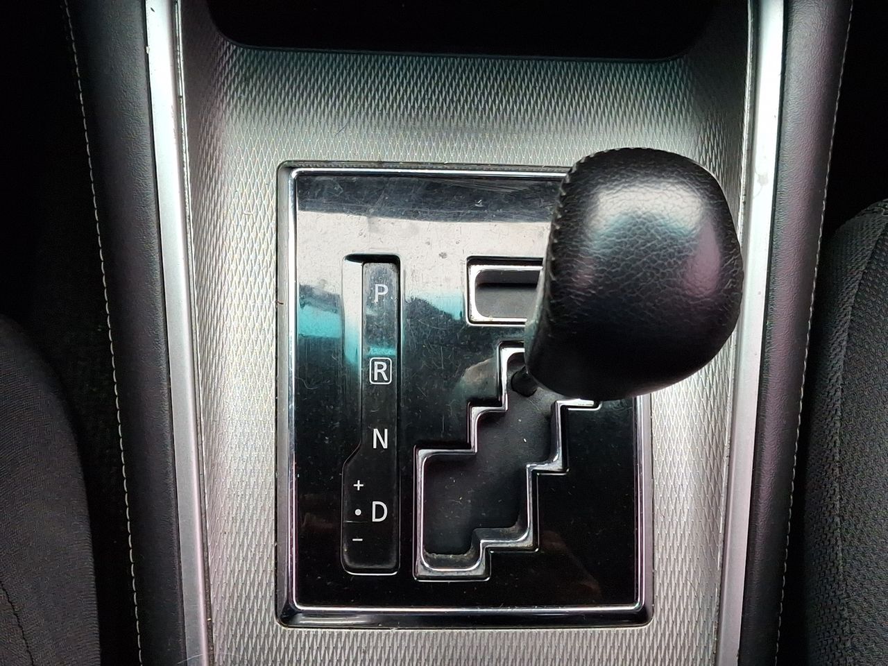Mitsubishi L200 — foto 23 de 27