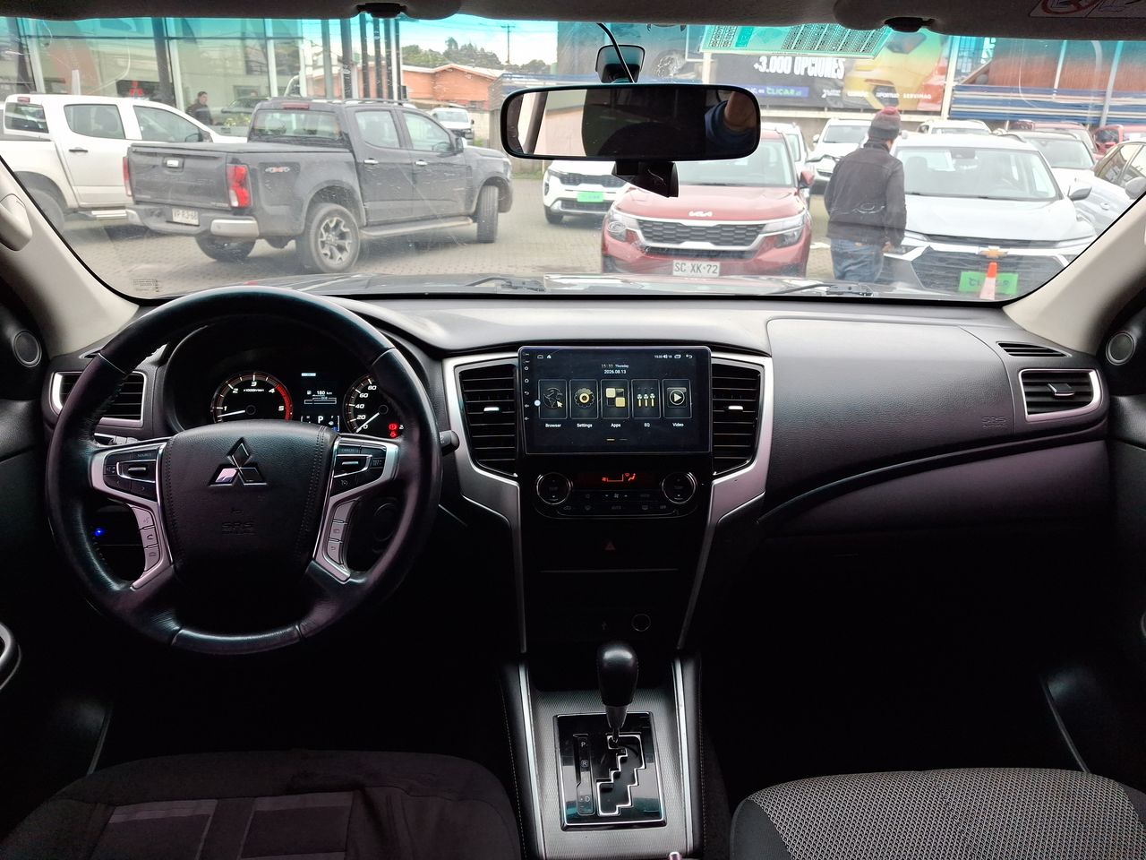 Mitsubishi L200 — foto 24 de 27