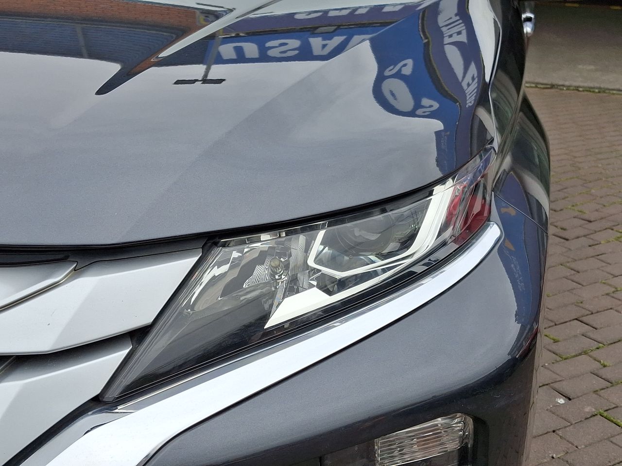 Mitsubishi L200 — foto 11 de 27