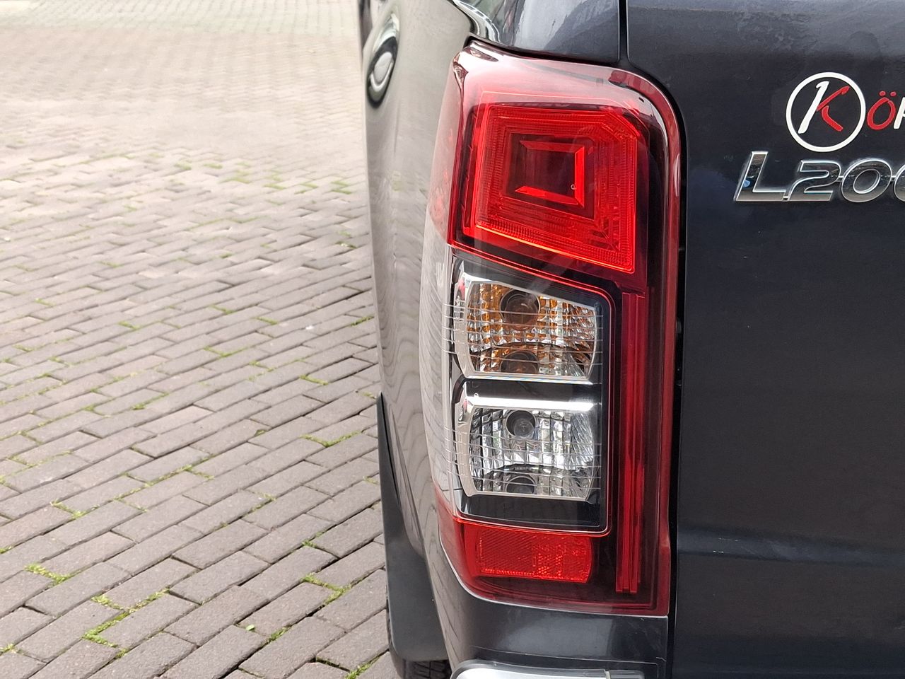 Mitsubishi L200 — foto 13 de 27