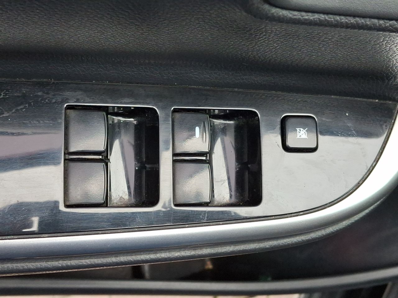 Mitsubishi L200 — foto 15 de 27