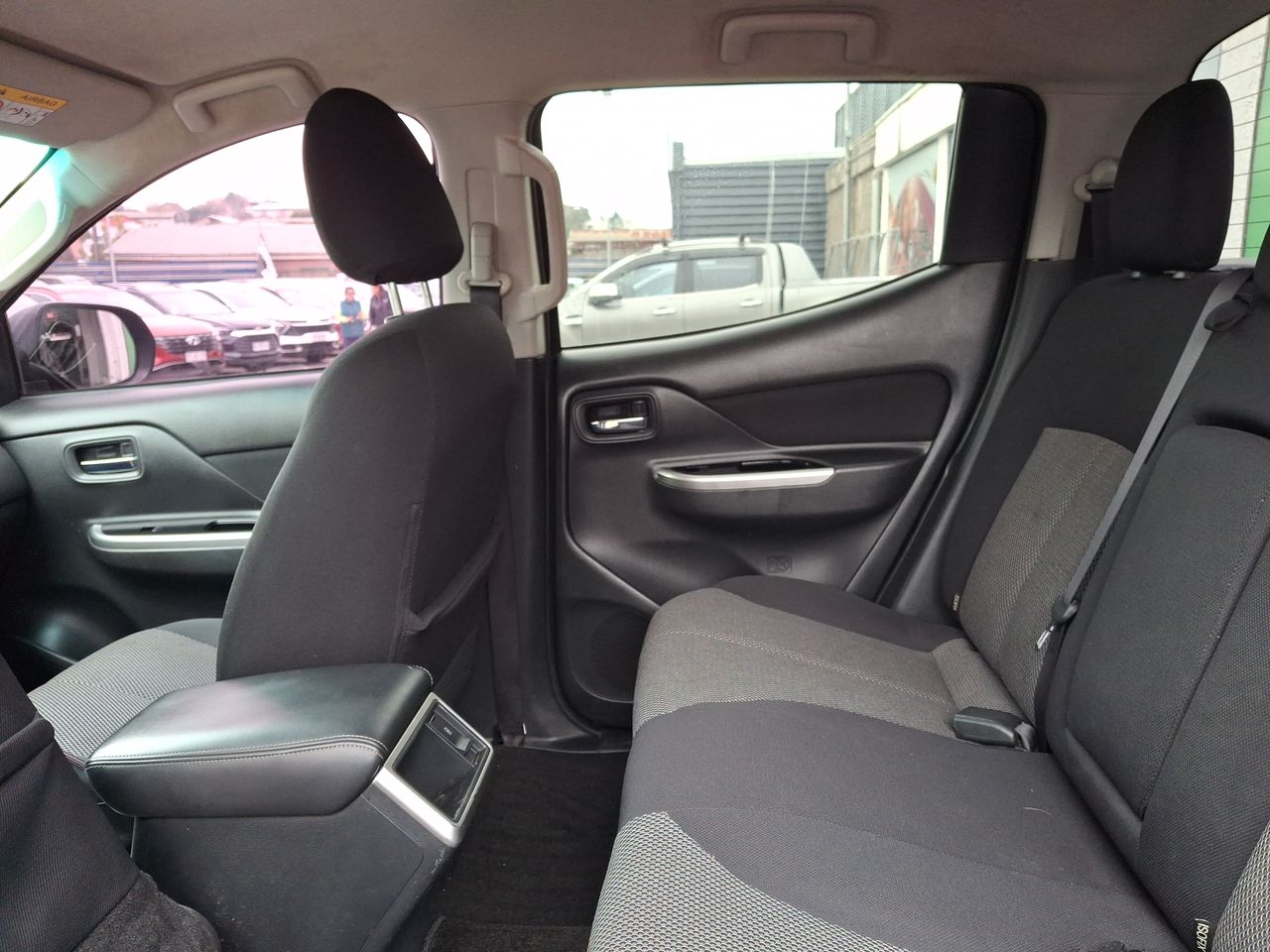 Mitsubishi L200 — foto 4 de 27
