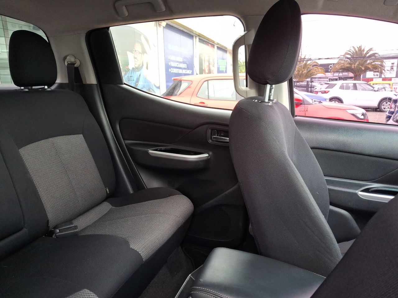 Mitsubishi L200 — foto 7 de 27