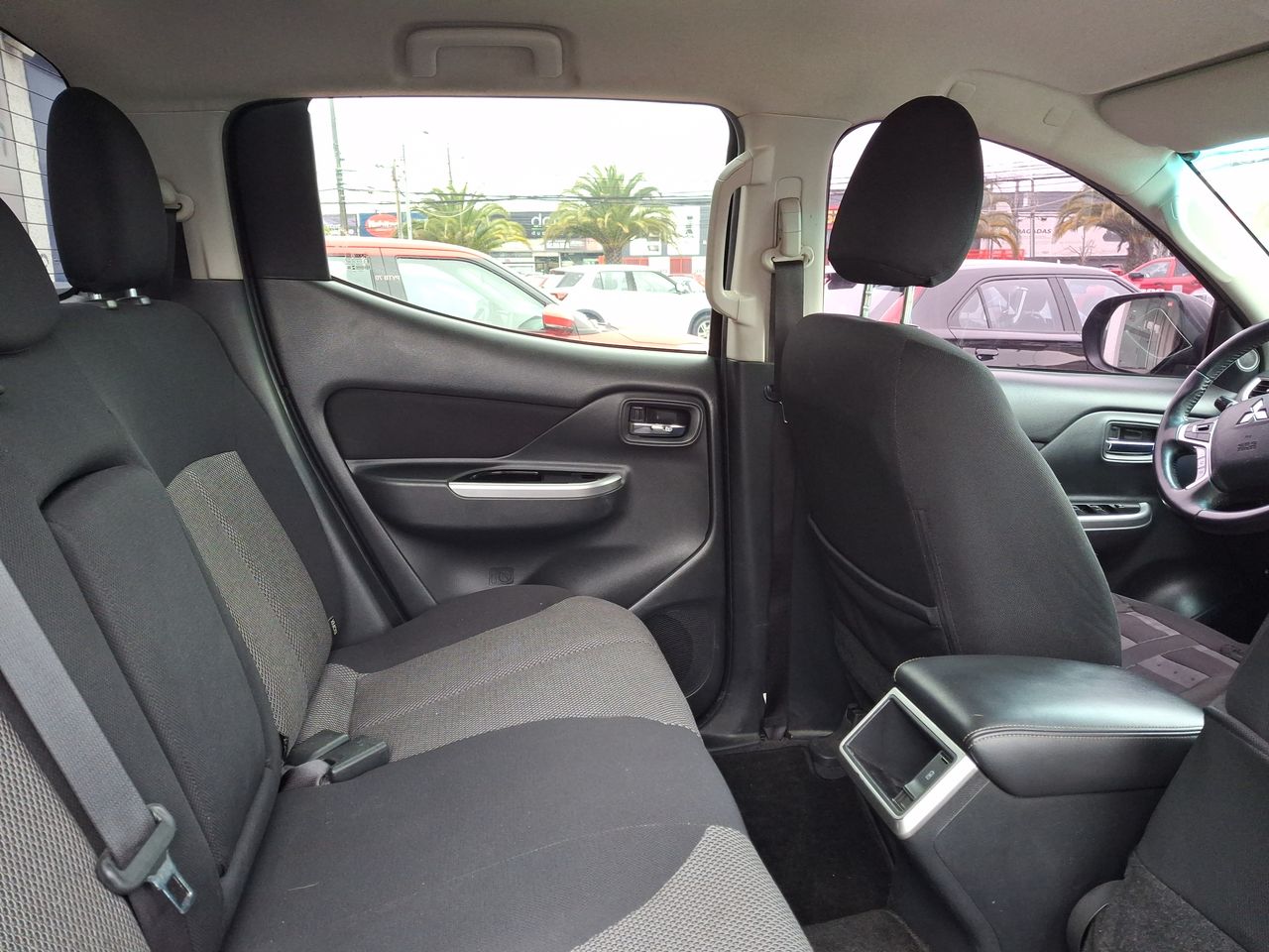 Mitsubishi L200 — foto 8 de 27