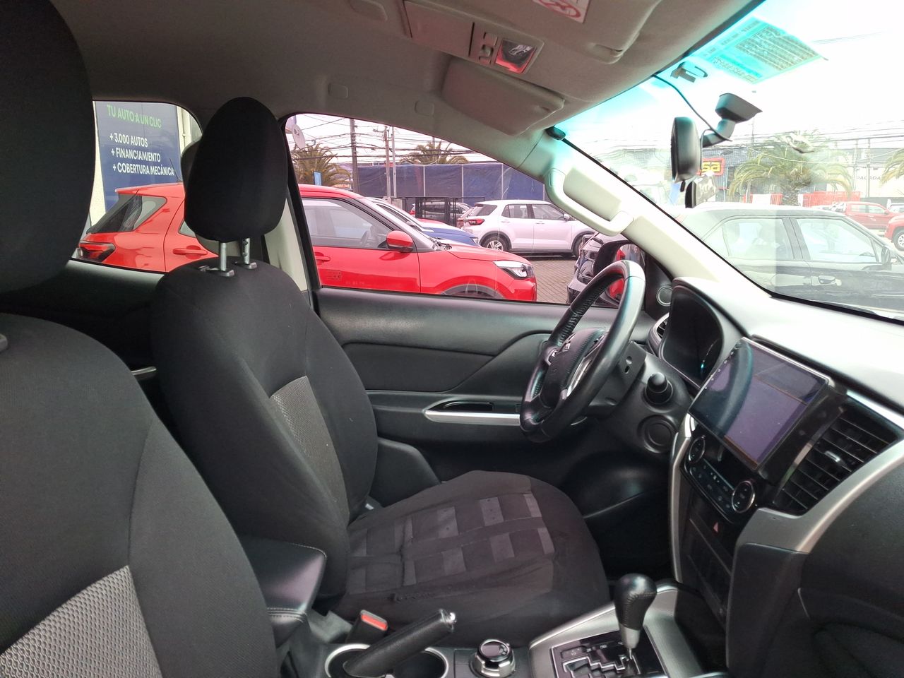 Mitsubishi L200 — foto 9 de 27