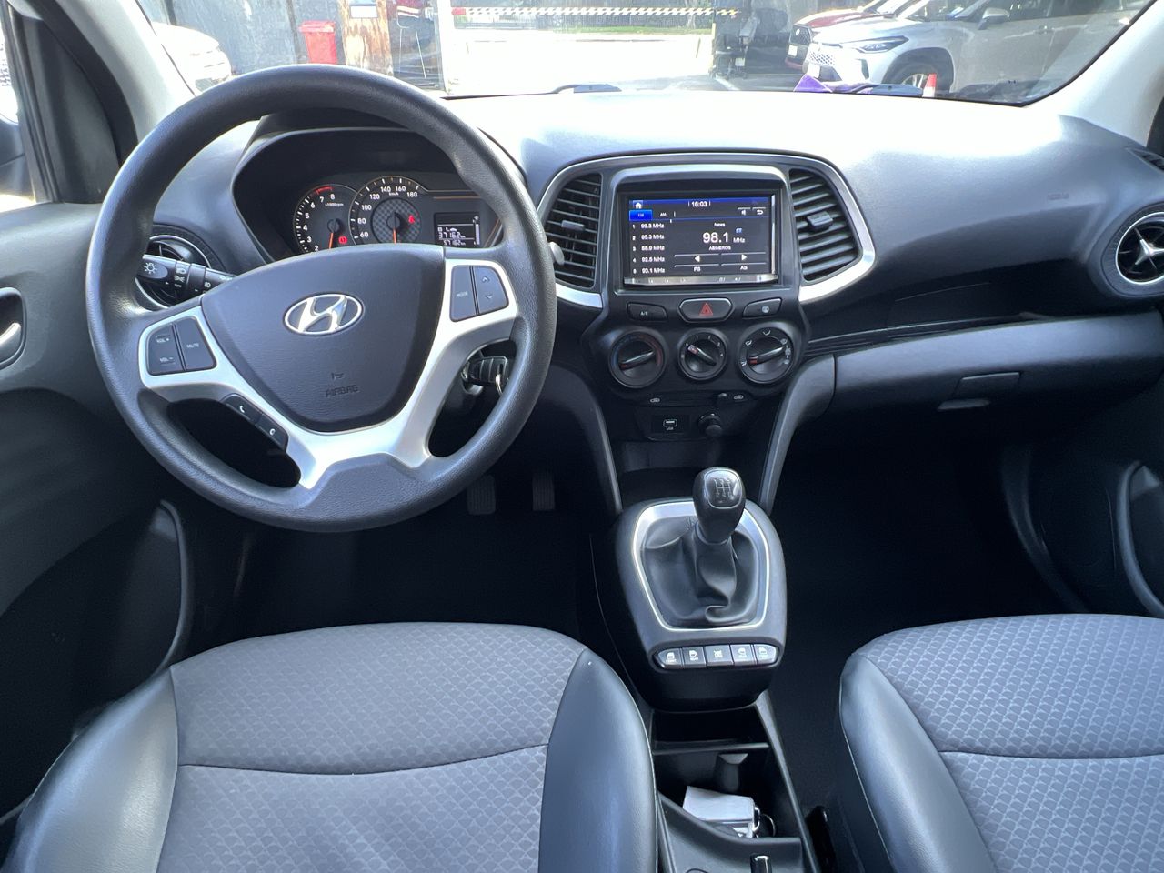 HYUNDAI - 32