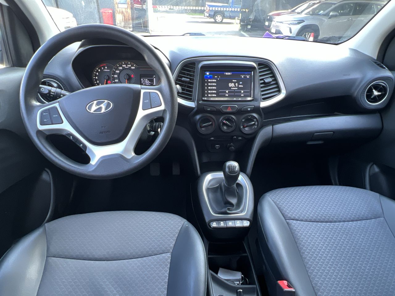 HYUNDAI - 9