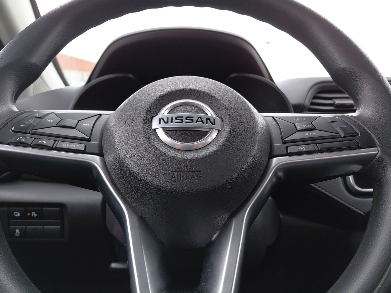 NISSAN - 23